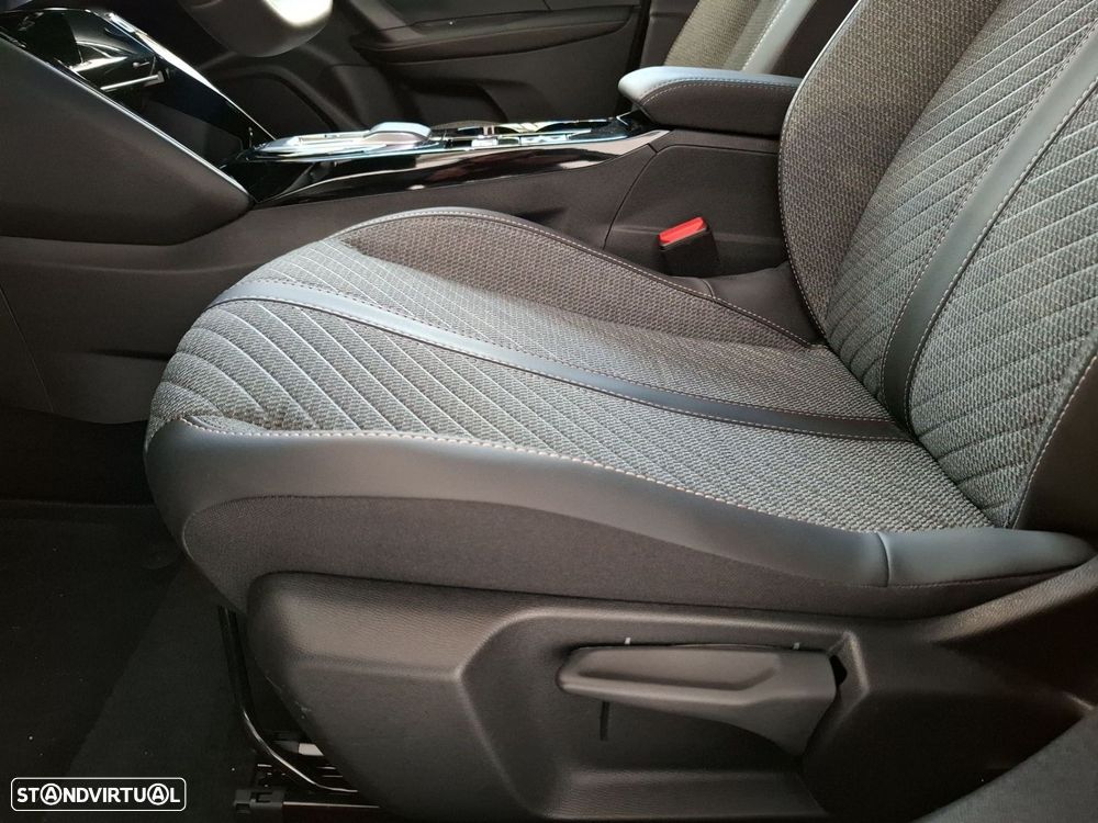 Peugeot e-2008 54 kWh Allure - 22