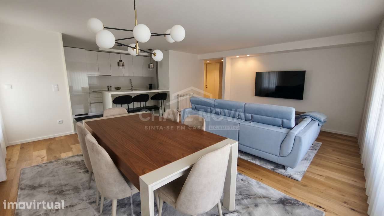 T3 Como Novo c/ 2 Lugares de Garagem na Madalena - Grande imagem: 2/28