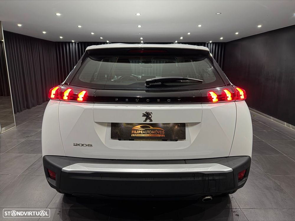 Peugeot 2008 - 8