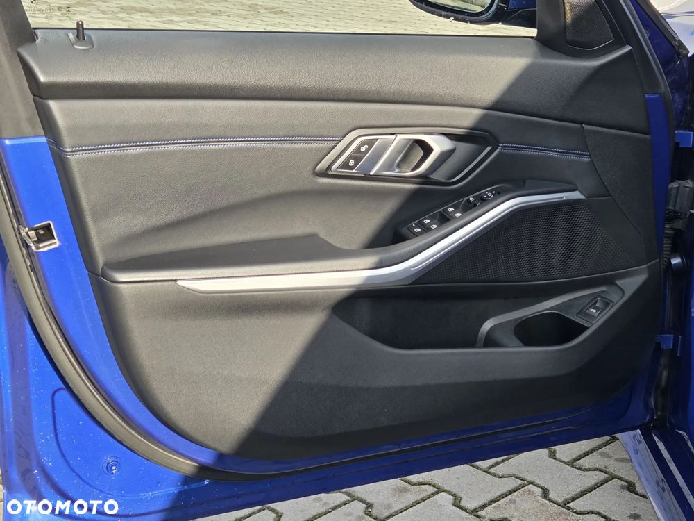 BMW Seria 3 330i xDrive M Sport sport - 14