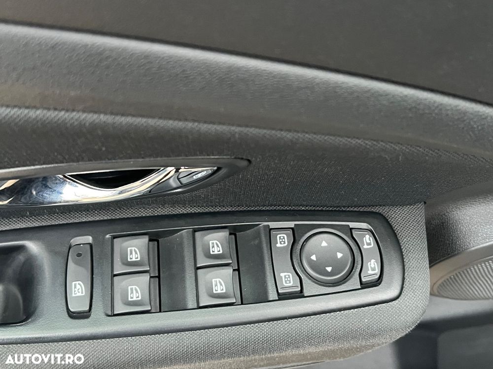 Renault Megane ENERGY TCe 130 Start & Stop Paris - 6