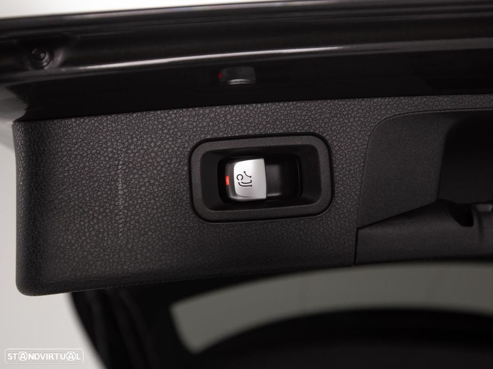 Mercedes-Benz E 300 de 4Matic 9G-TRONIC AMG Line - 14