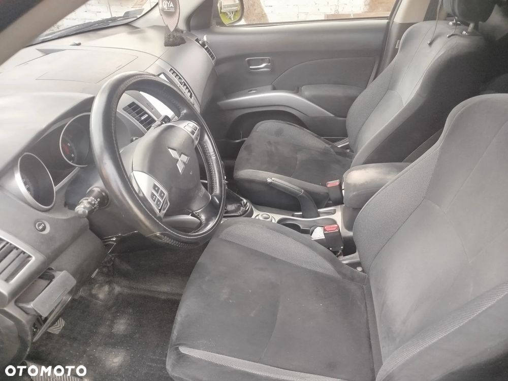 Mitsubishi Outlander - 28