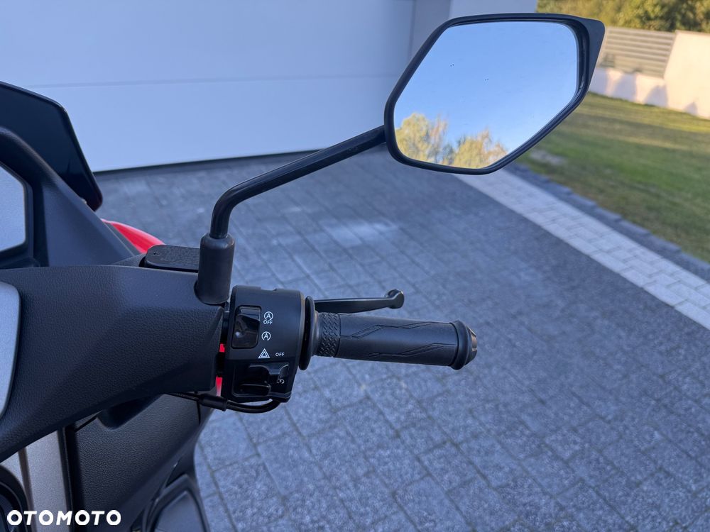 Yamaha NMAX - 10