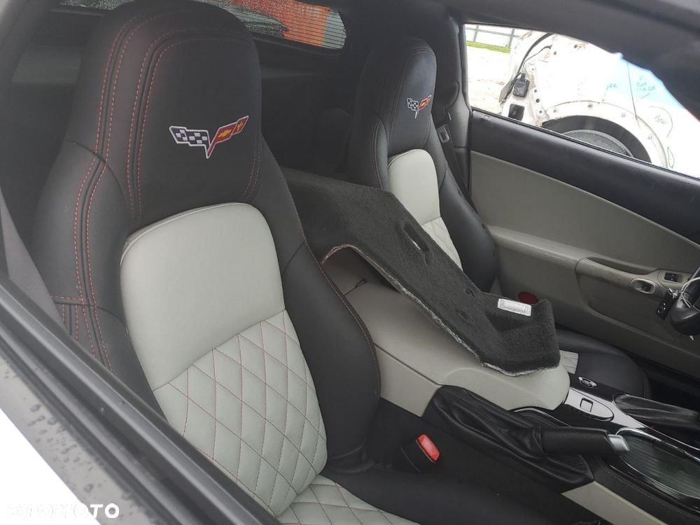 Chevrolet Corvette - 11