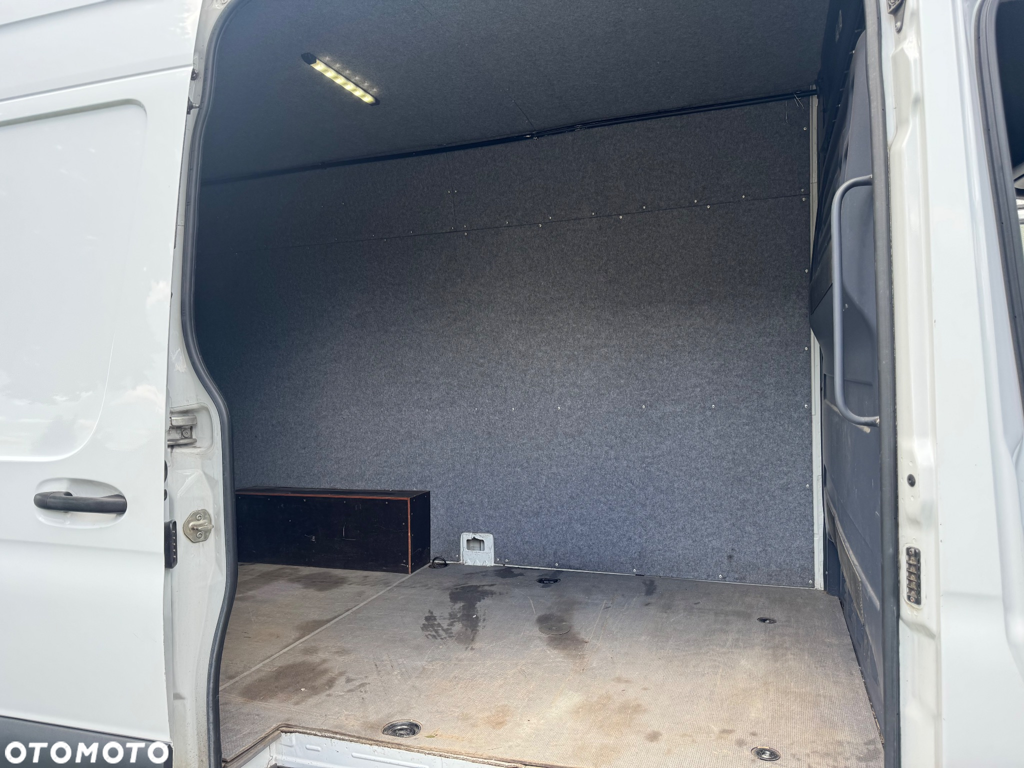 Mercedes-Benz Sprinter - 11