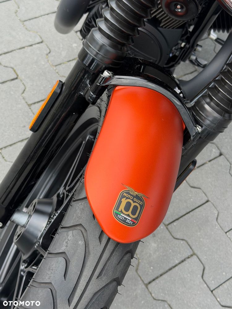 Moto Guzzi V7 - 24