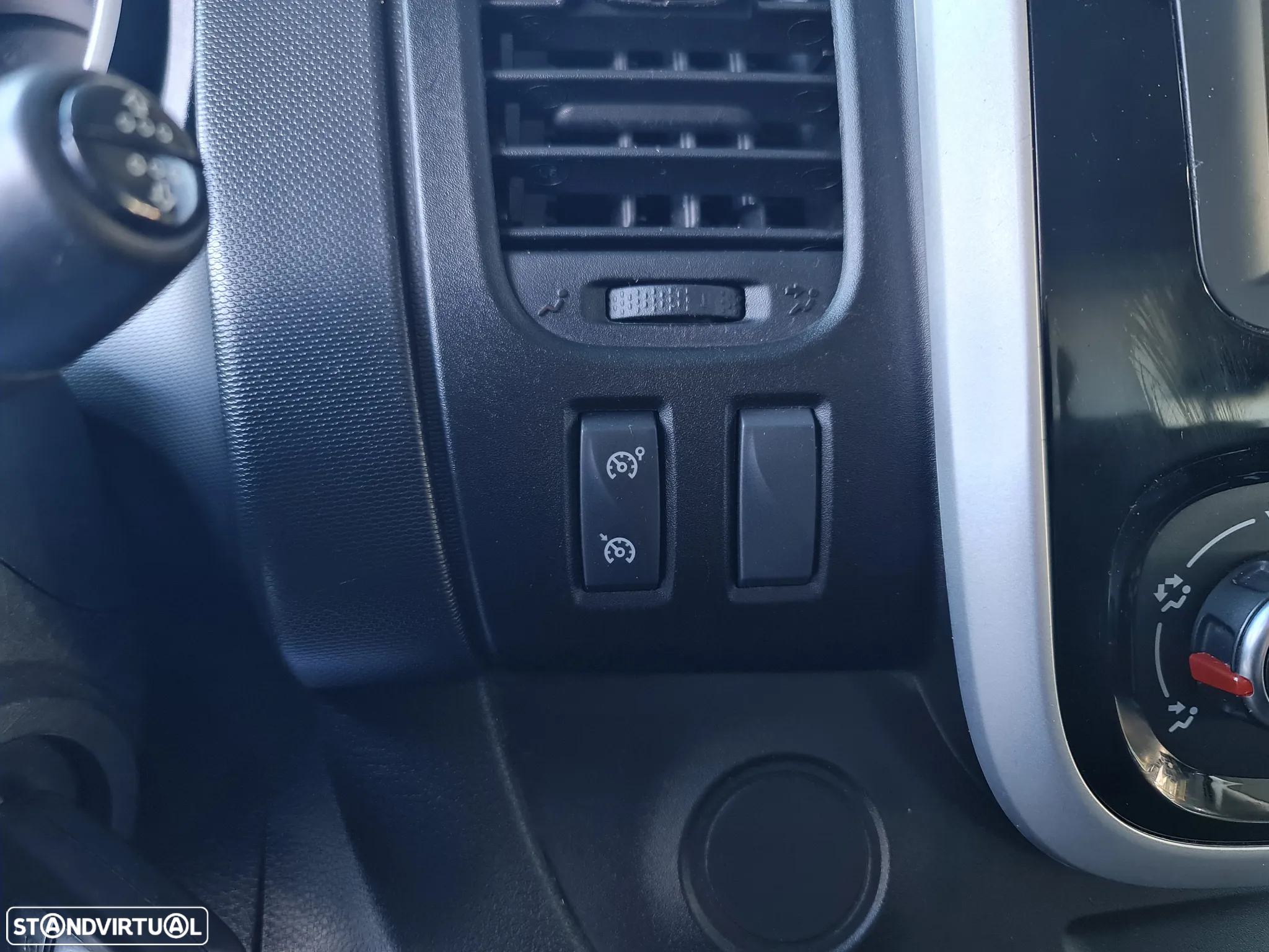 Renault TRAFIC 2.0 Dci 120CV * GPS/ AC/ IVA DEDUTÍVEL * - 28