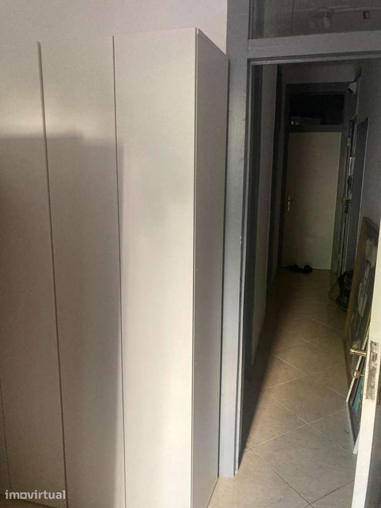 Quarto - localizado em Penha Lisbon - Grande imagem: 2/8