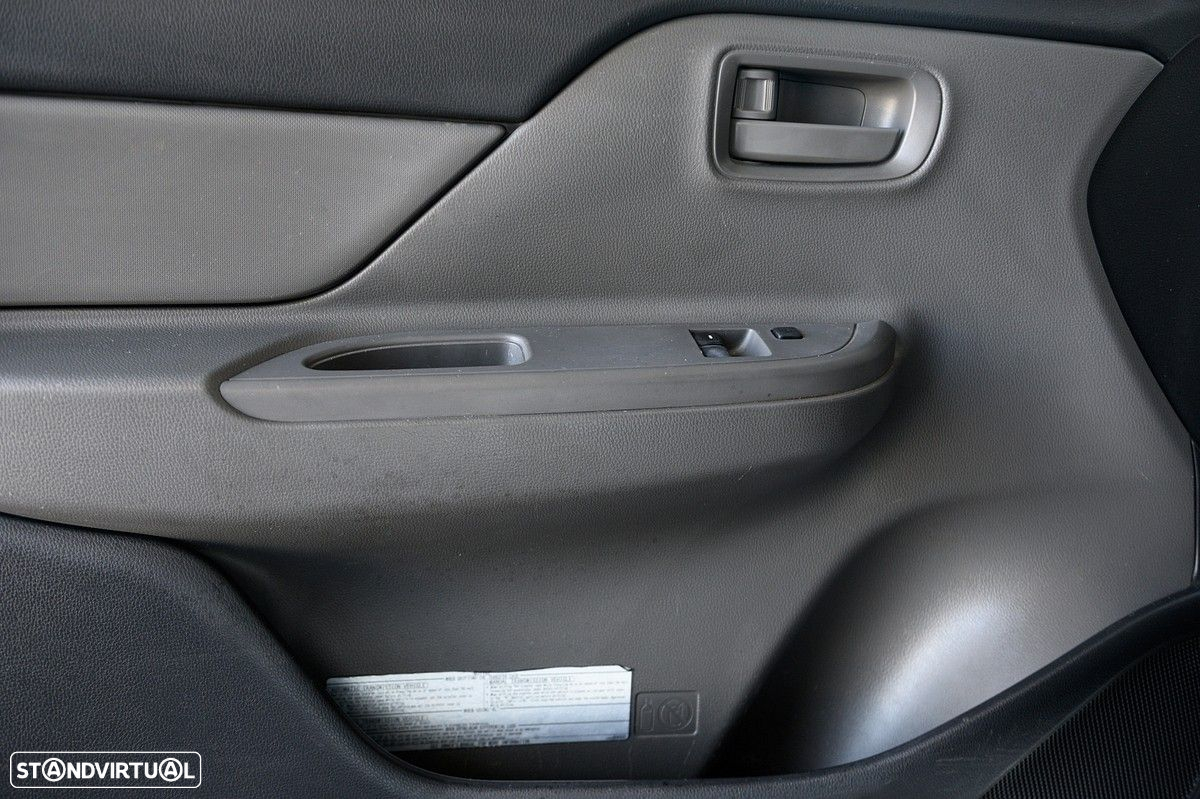 Mitsubishi L200 2.4 DI-D CD Invite Space Cab 3L 4WD - 27
