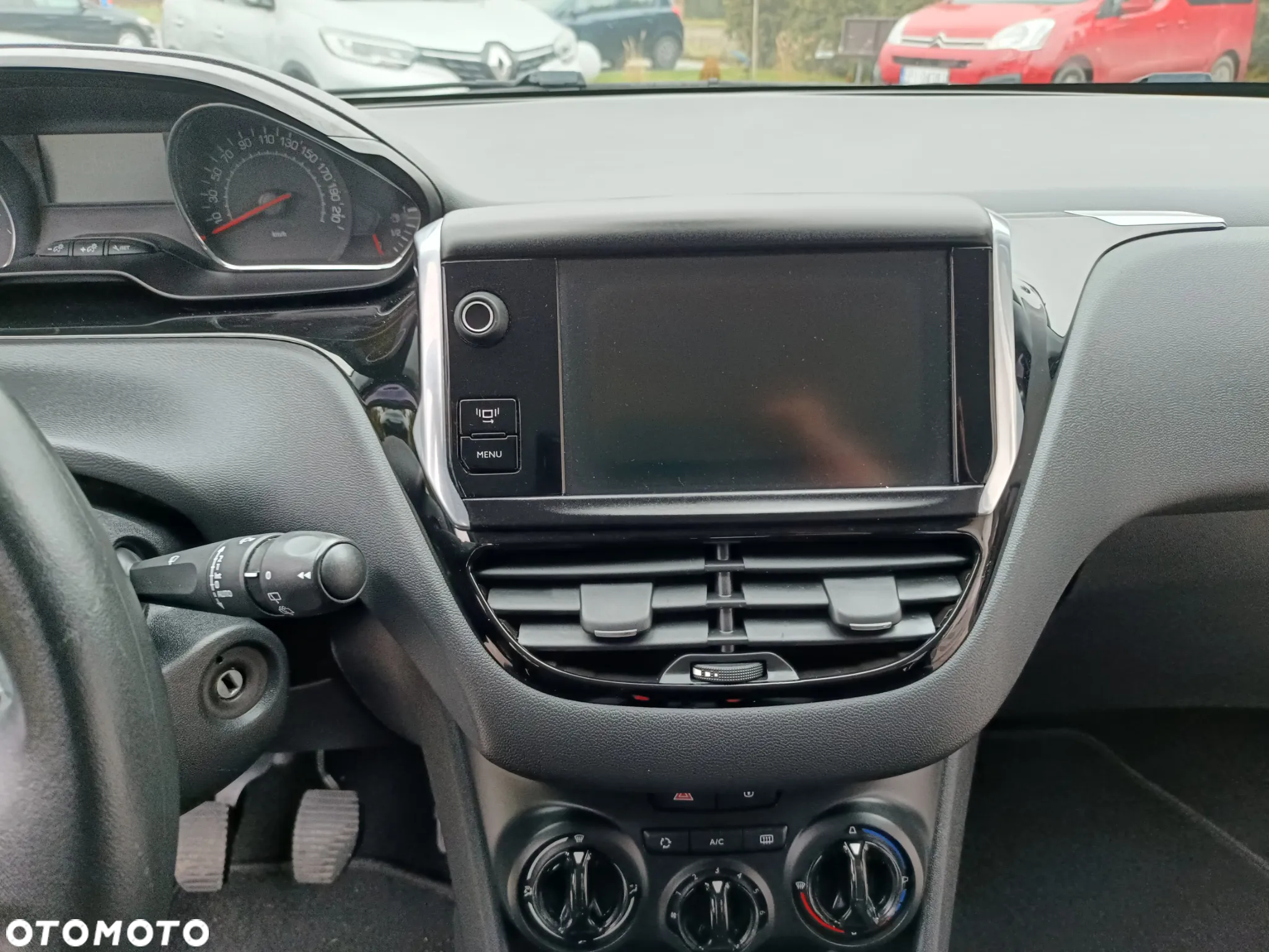 Peugeot 208 - 5