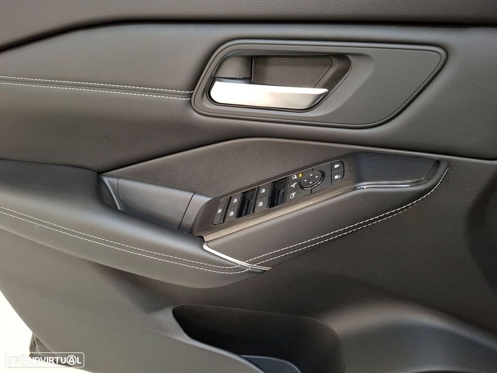 Nissan Qashqai 1.3 DIG-T N-Connecta LED+TT+SKY - 24