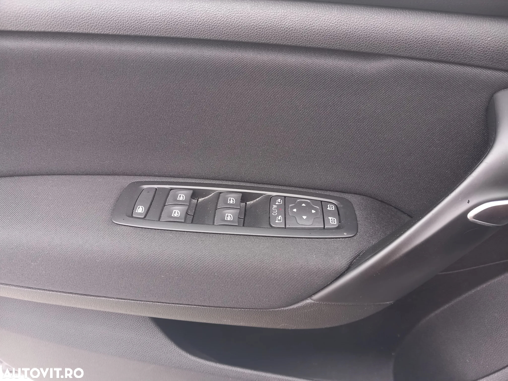Renault Megane ENERGY TCe 140 EDC LIMITED - 10