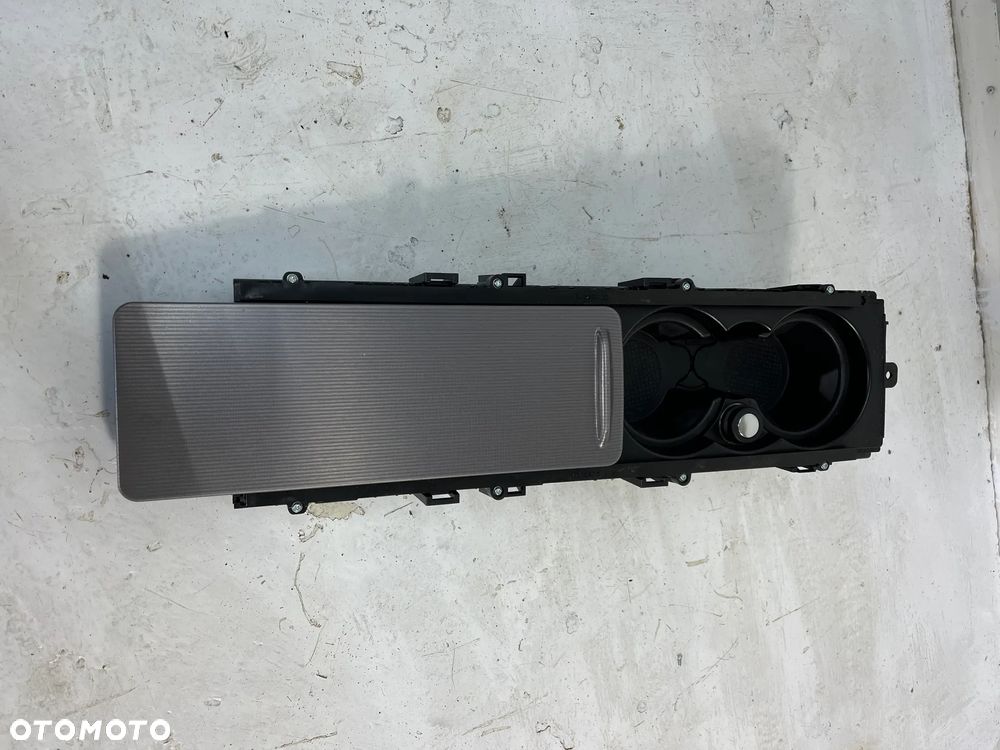 RANGE ROVER SPORT L494 UCHWYT KUBKÓW - 3