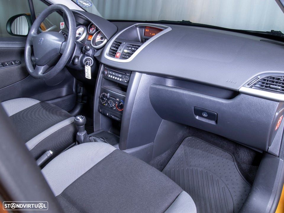 Peugeot 207 - 6