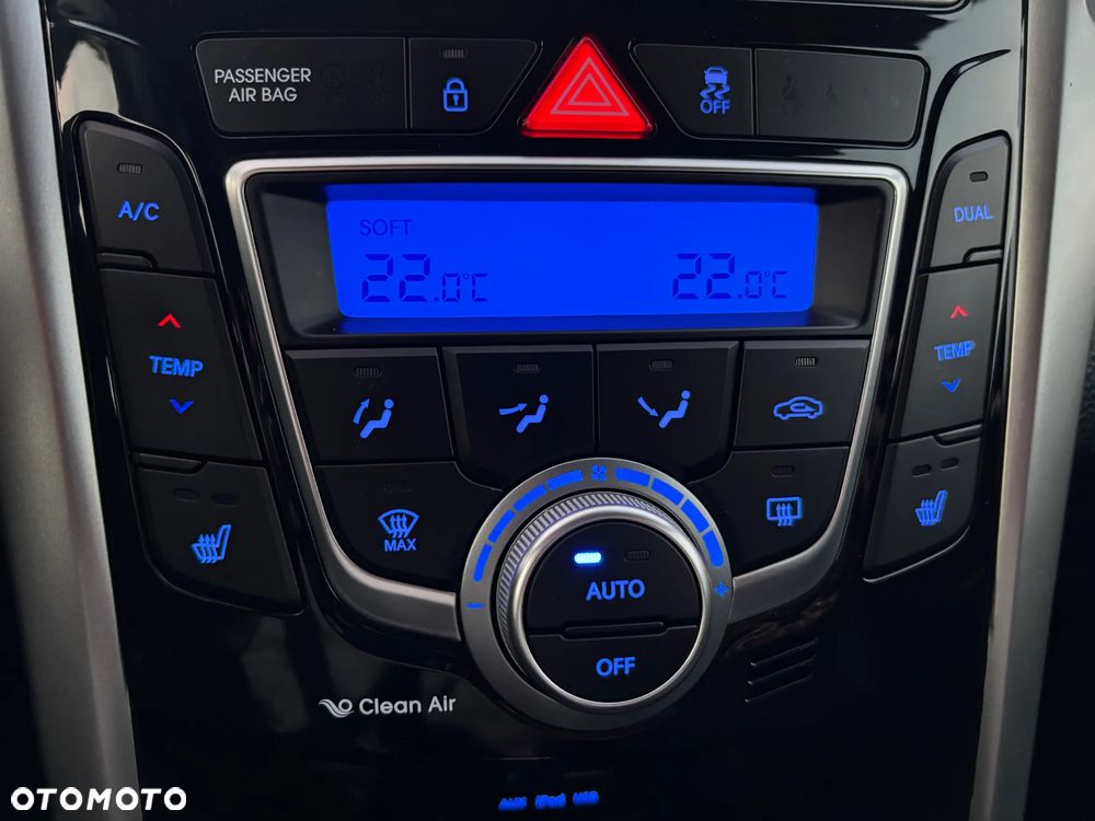 Hyundai i30 blue 1.6 CRDi Passion - 24