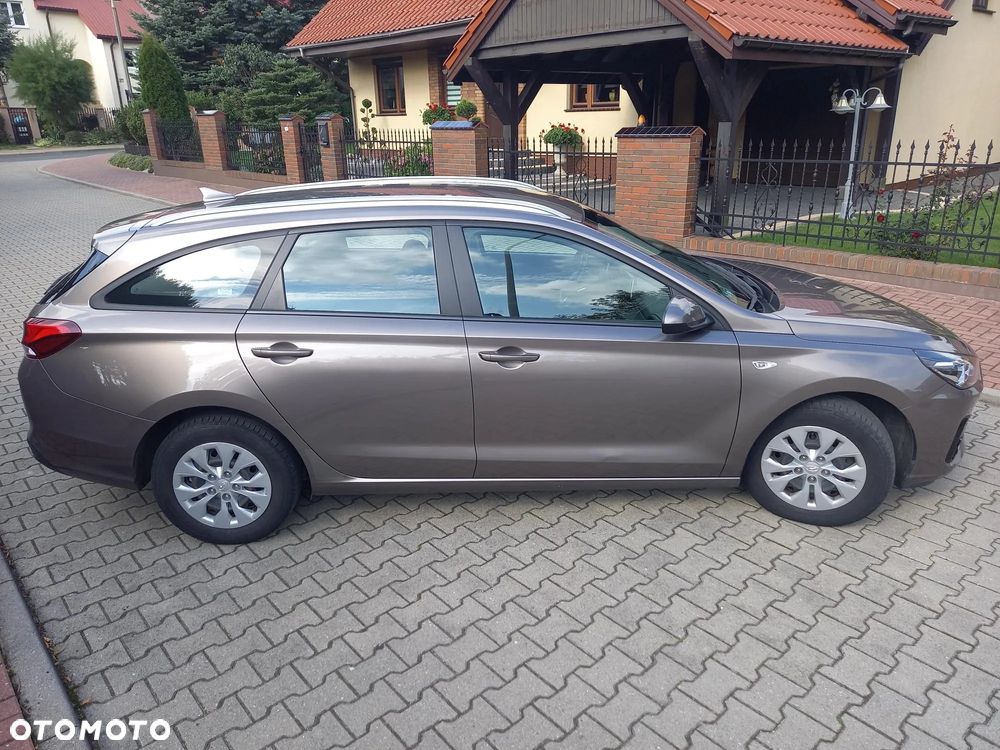 Hyundai i30 1.5 DPI Classic + - 5