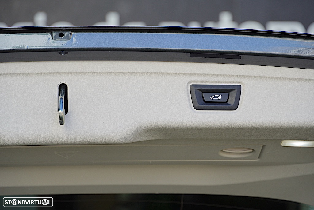 BMW 330 e Touring Auto - 19