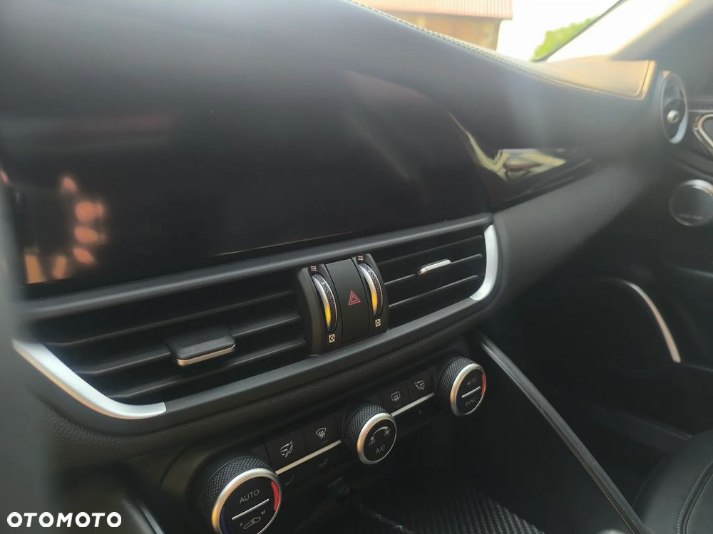 Alfa Romeo Giulia 2.0 Turbo 16V AT8-Q4 Ti - 27