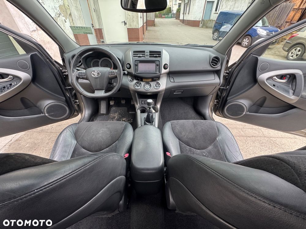 Toyota RAV4 - 11