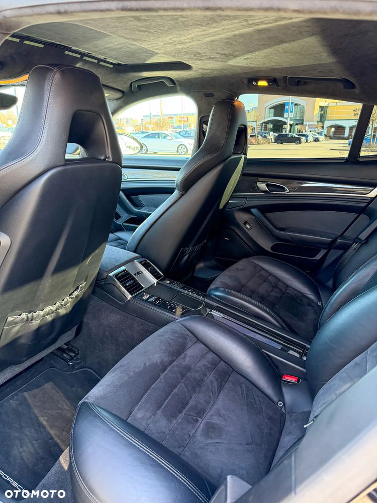 Porsche Panamera GTS PDK - 13