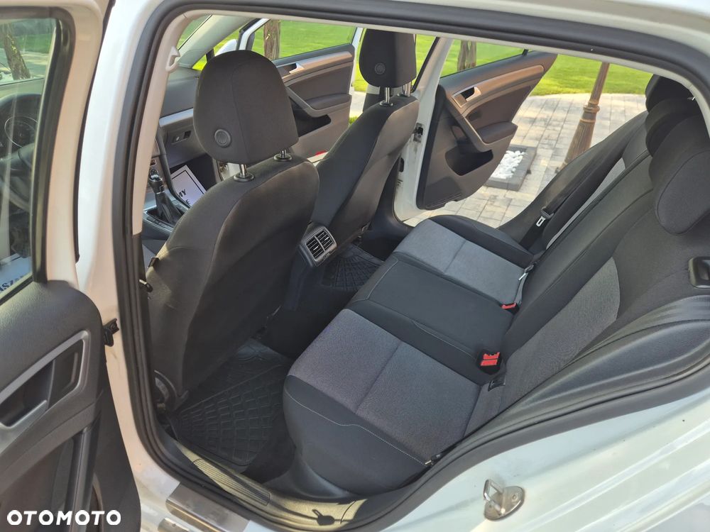 Volkswagen Golf - 24