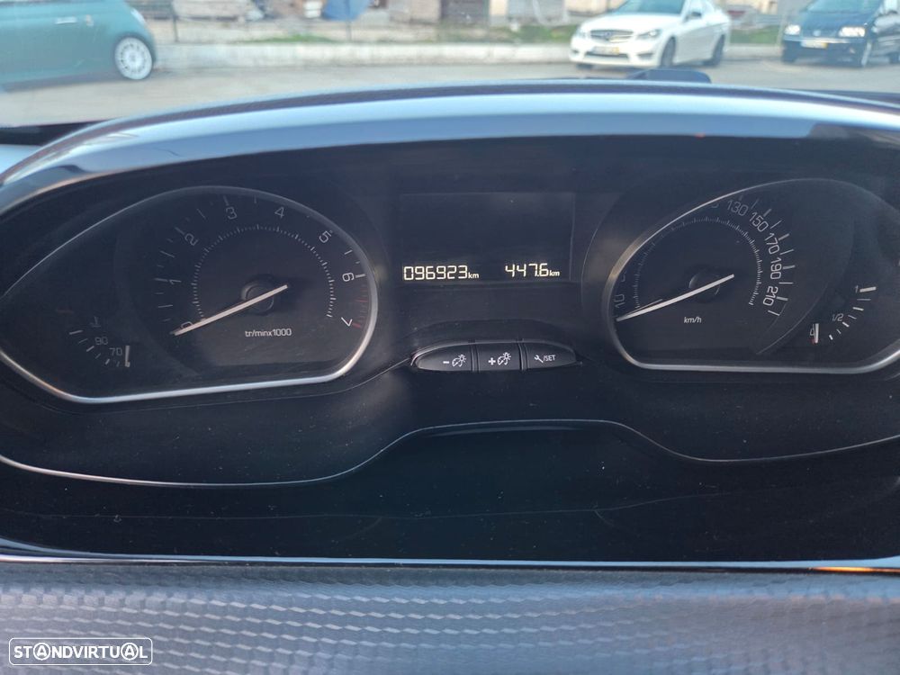 Peugeot 208 1.2 PureTech Style - 4