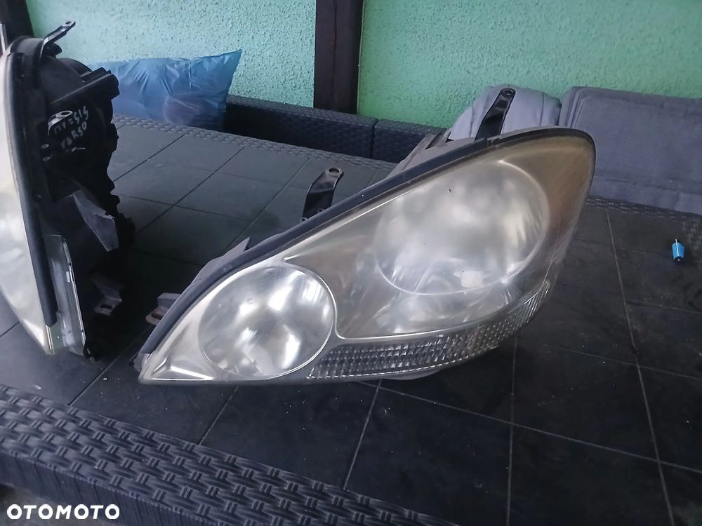 lampy przednie toyota avensis verso - 2