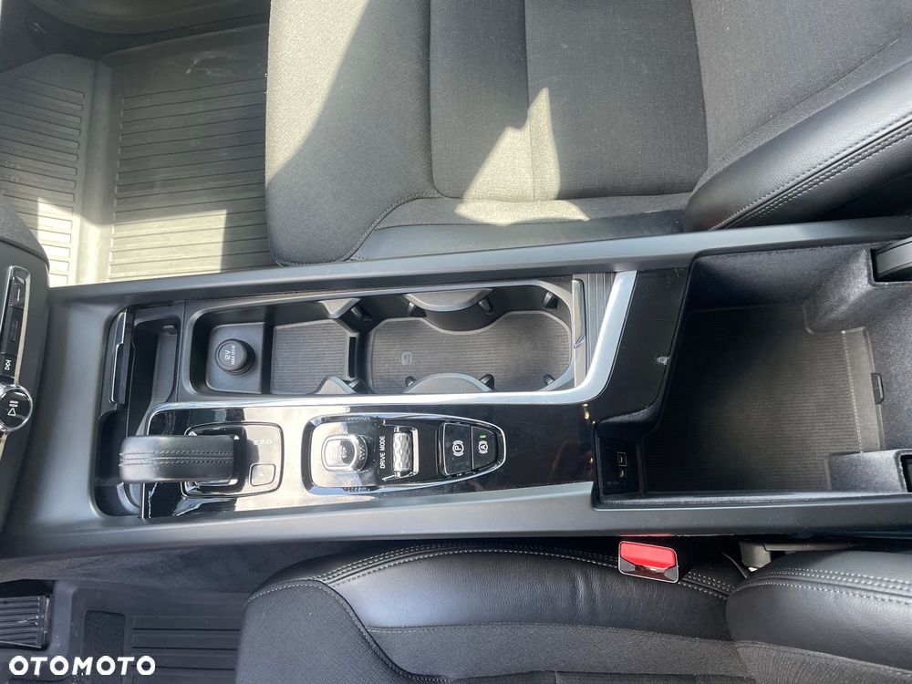 Volvo XC 60 B5 B Momentum Pro - 23