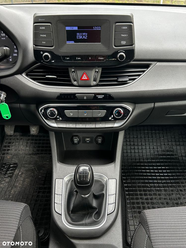 Hyundai i30 1.5 DPI Classic + - 14