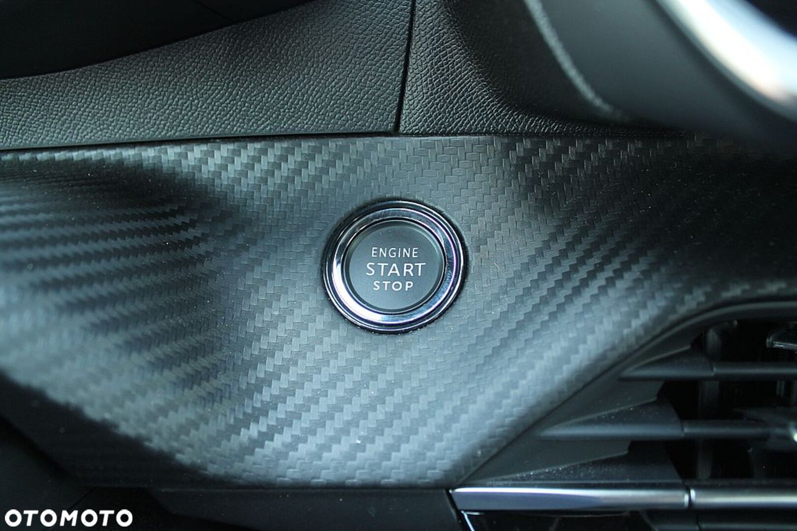 Peugeot 2008 1.2 PureTech Allure Pack S&S EAT8 - 29