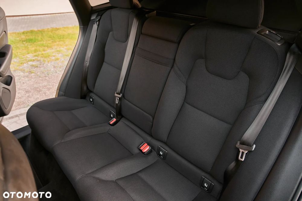 Volvo XC 60 B4 D Geartronic Momentum Pro - 24