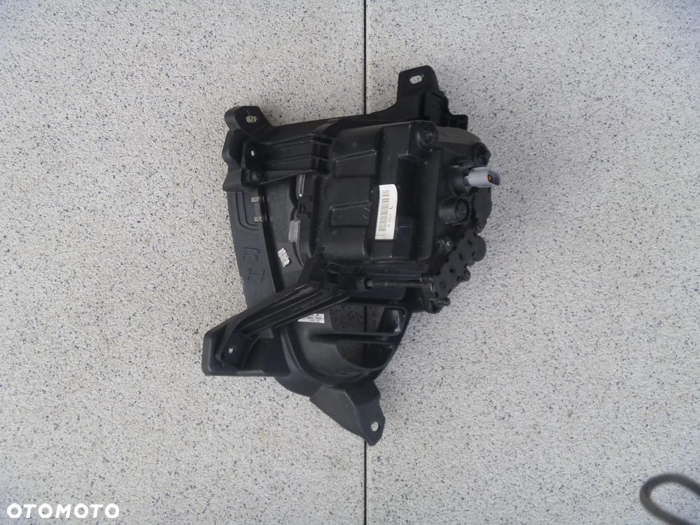 KIA SORENTO 3 III GT LINE LIFT 2018 HALOGEN LED PRAWY KRATKA ORYGINAŁ 92202-C5600 - 5