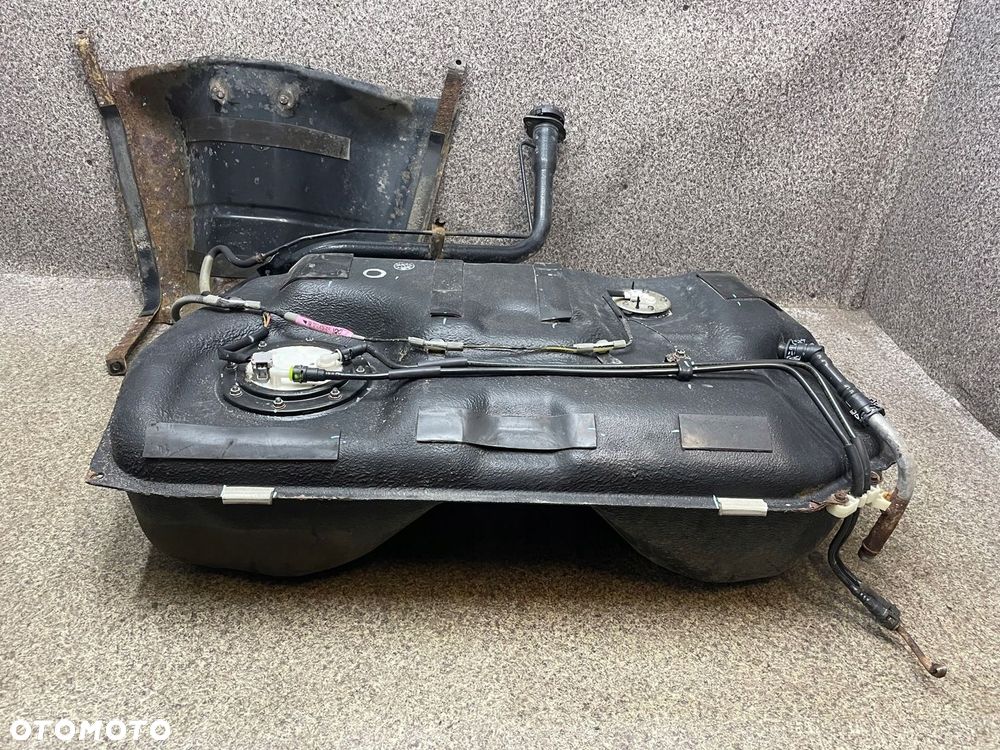 Bak zbiornik pompka pompa wlew paliwa 5D Suzuki Grand Vitara 2 II 2.7 V6 - 3