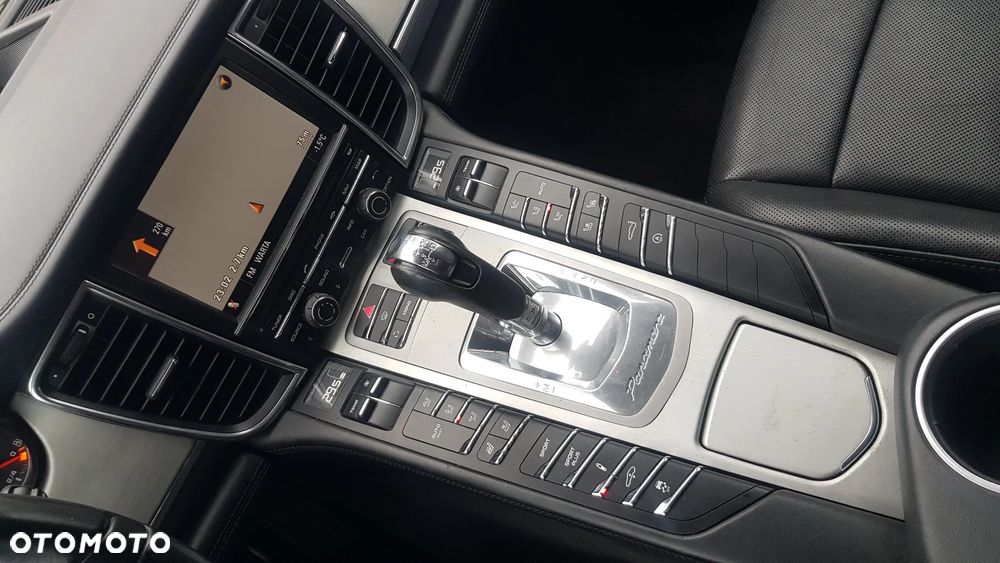 Porsche Panamera 4S PDK - 26