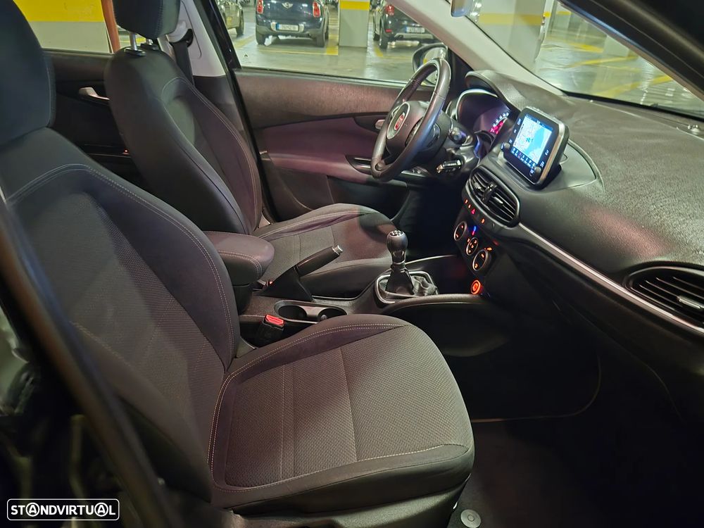 Fiat Tipo Station Wagon 1.3 M-Jet Lounge - 39