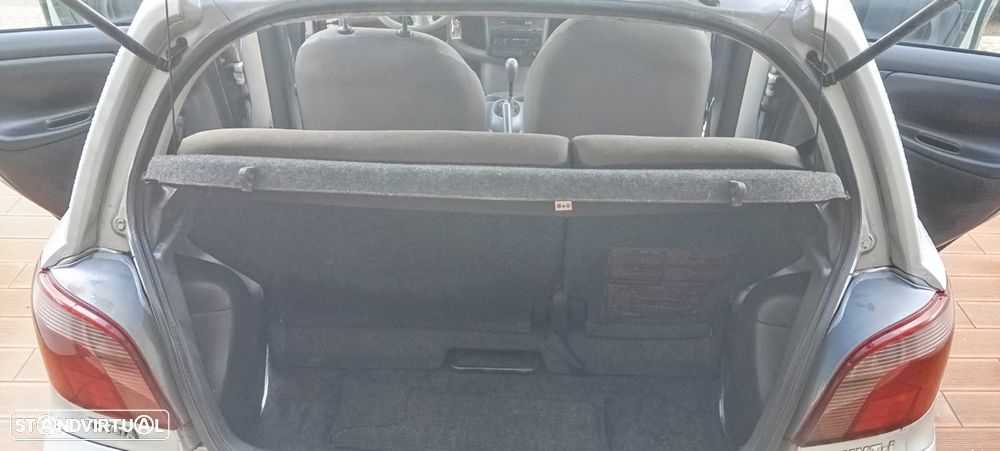 Toyota Yaris 1.0 Terra DA - 9