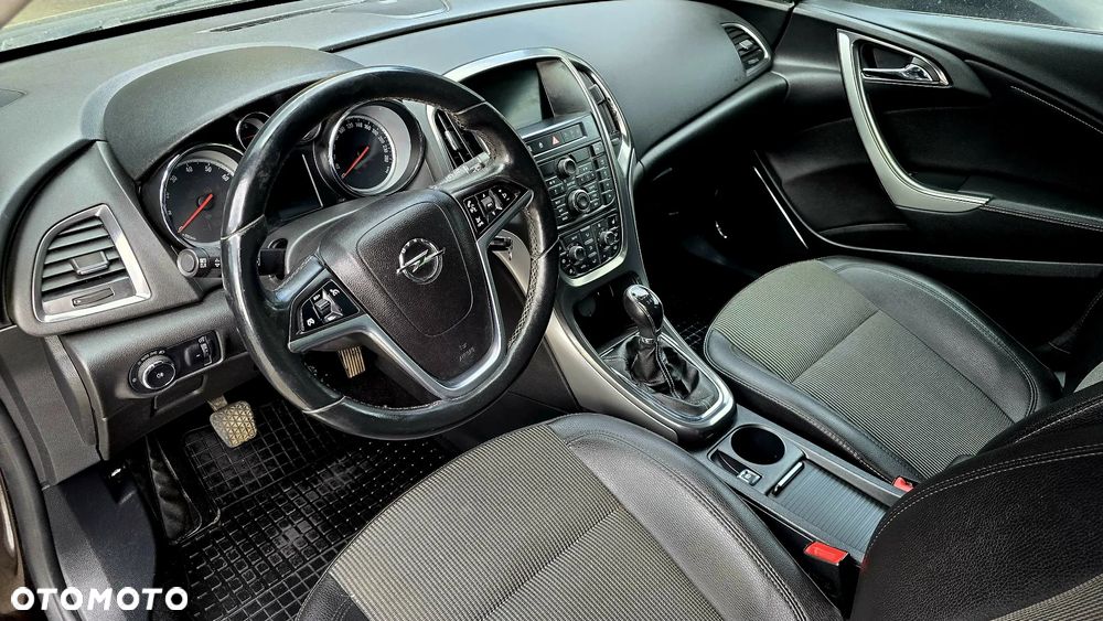 Opel Astra 1.6 Turbo Innovation - 19