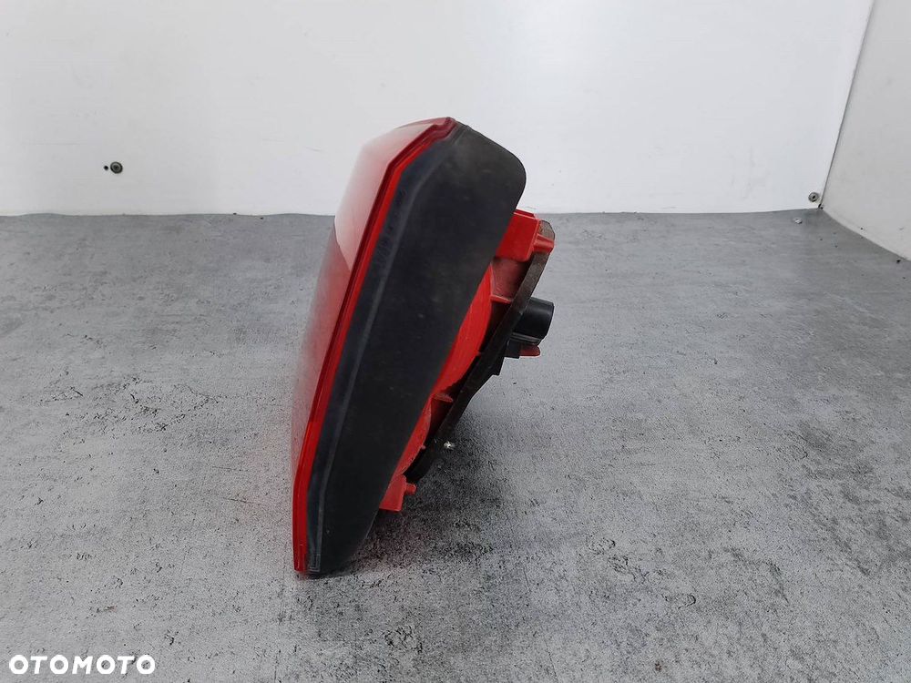 LAMPY KOMPLET W KLAPĘ  VW TOURAN II 1T0945094 2.0 TDI - 3
