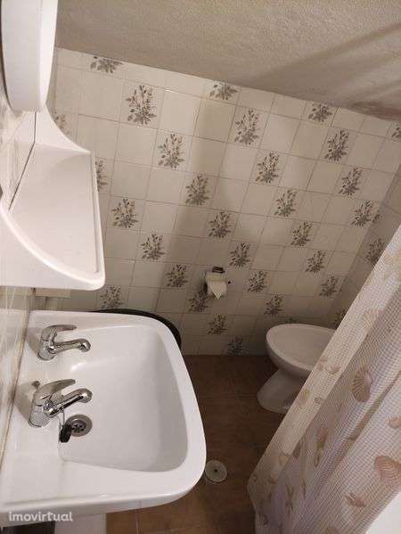 Arrendo T1 independente e mobilado - Grande imagem: 5/9