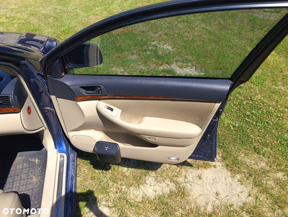 Toyota Avensis 2.0 D-4D Prestige - 27