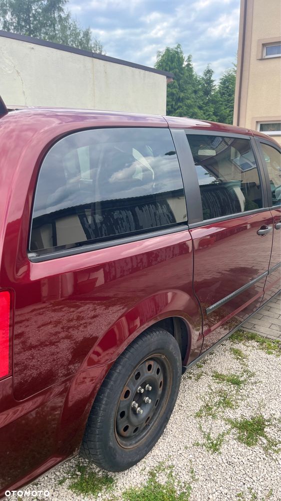 Dodge Caravan - 3