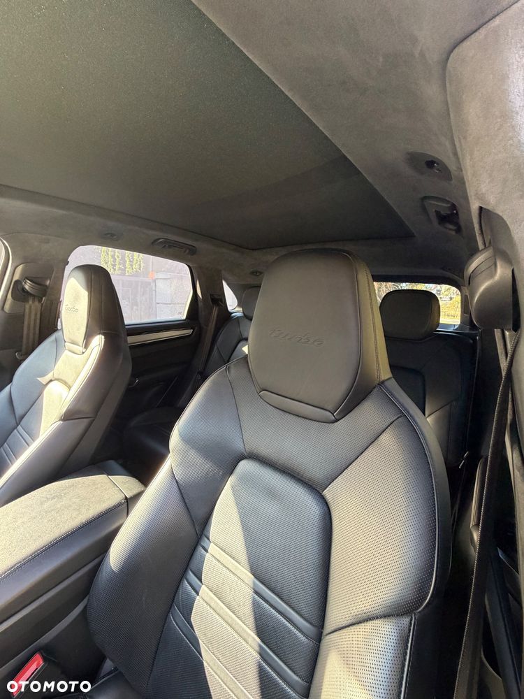 Porsche Cayenne Turbo - 12