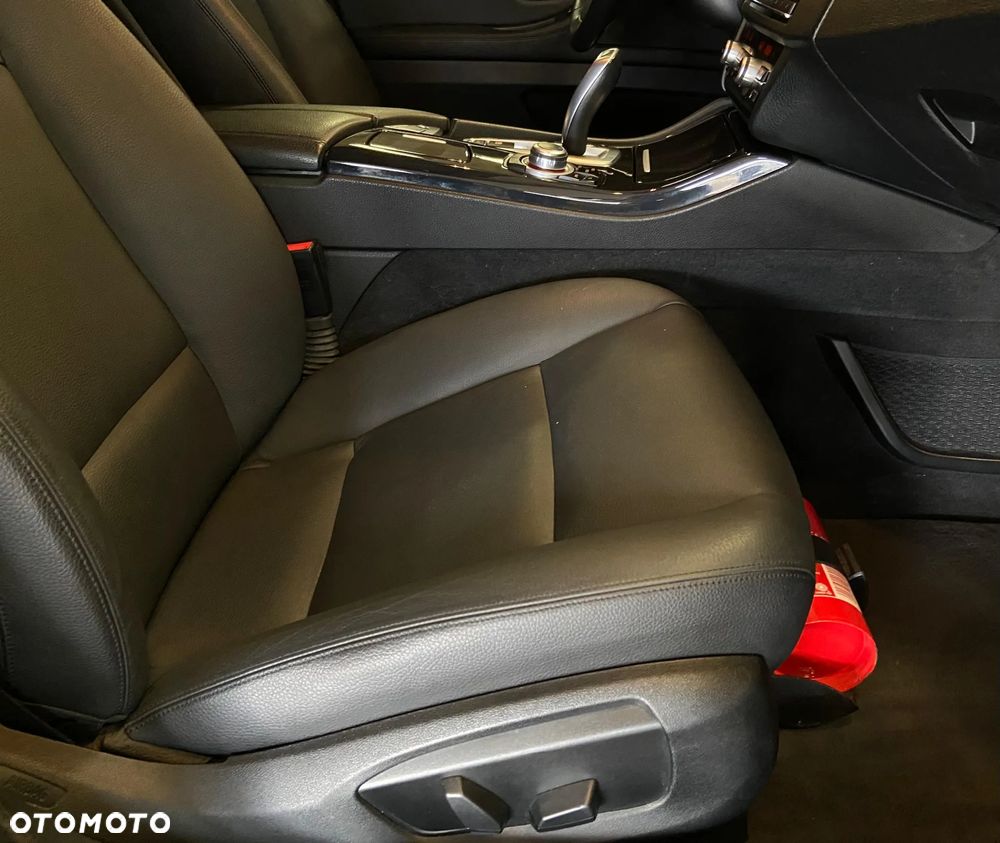 BMW Seria 5 518d - 12