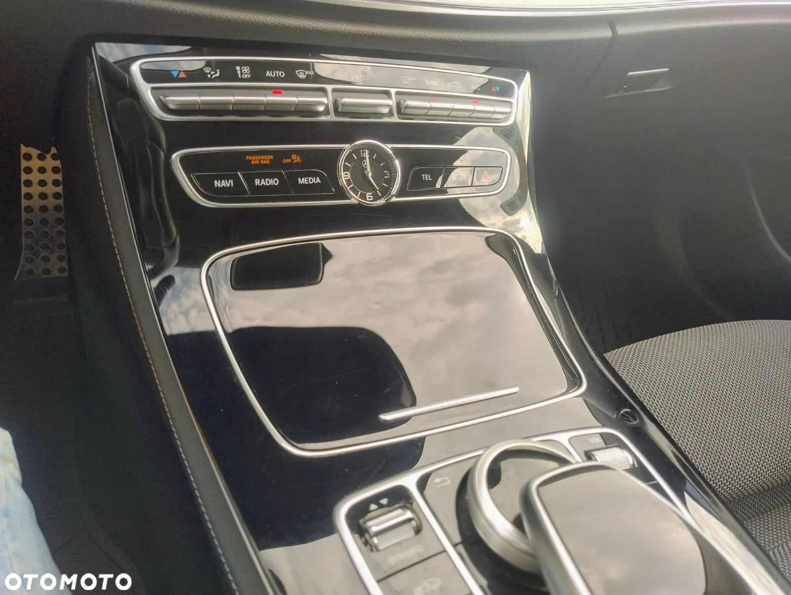 Mercedes-Benz Klasa E 220 d 4-Matic All-Terrain - 29