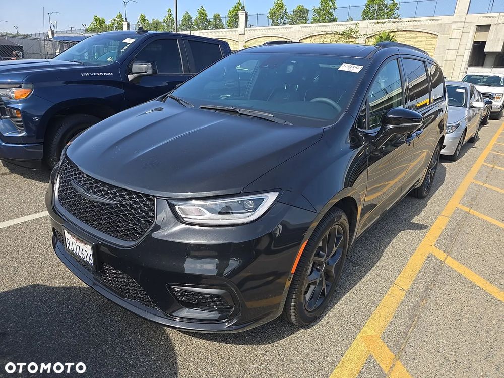 Chrysler Pacifica - 1