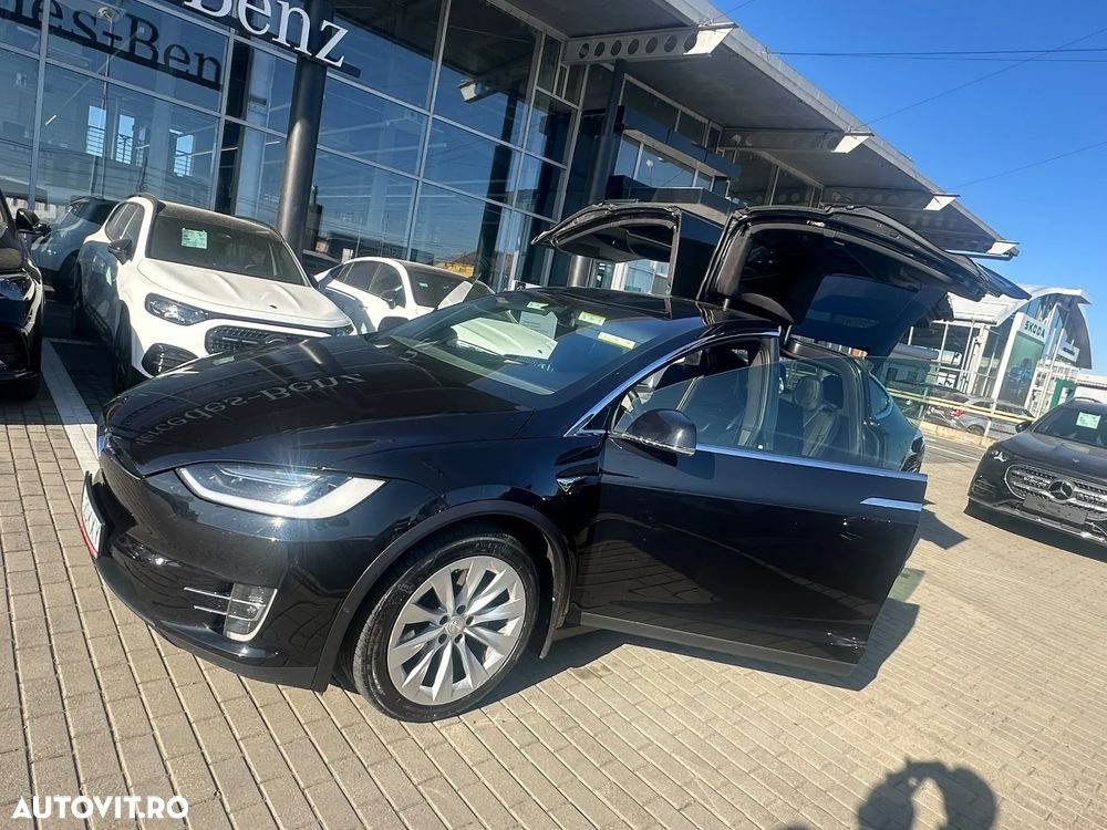 Tesla Model X - 16