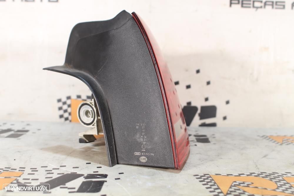 Farolim Direito Audi A4 (8E2, B6)  8E5945096 / Farolim Chassi Passagei - 2