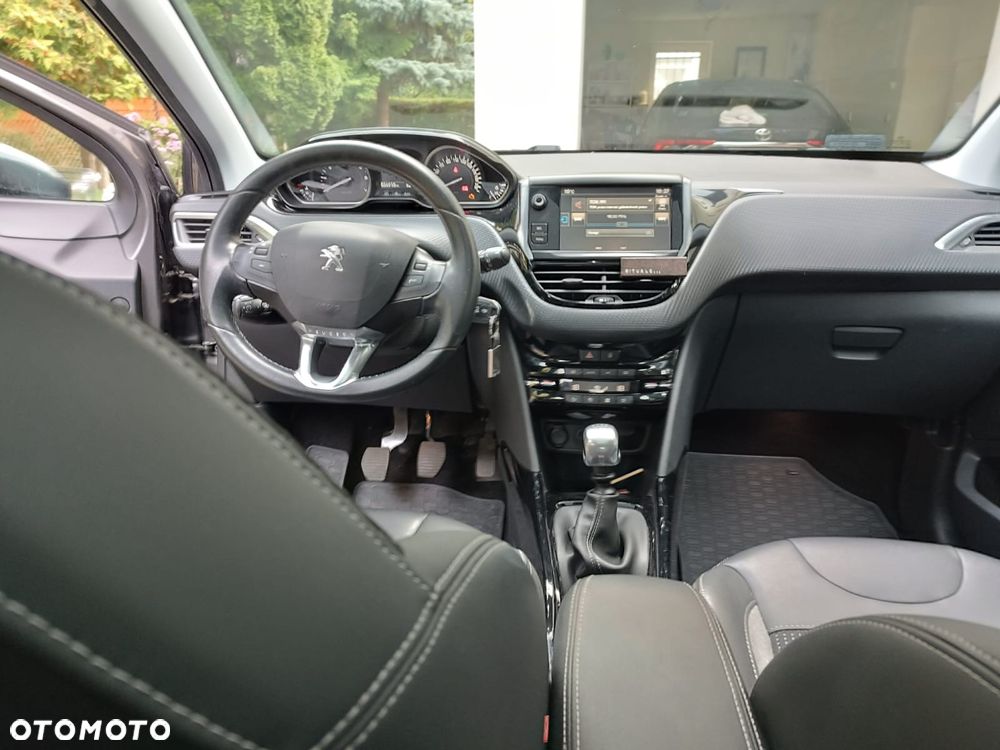 Peugeot 2008 1.2 Pure Tech Allure S&S - 10