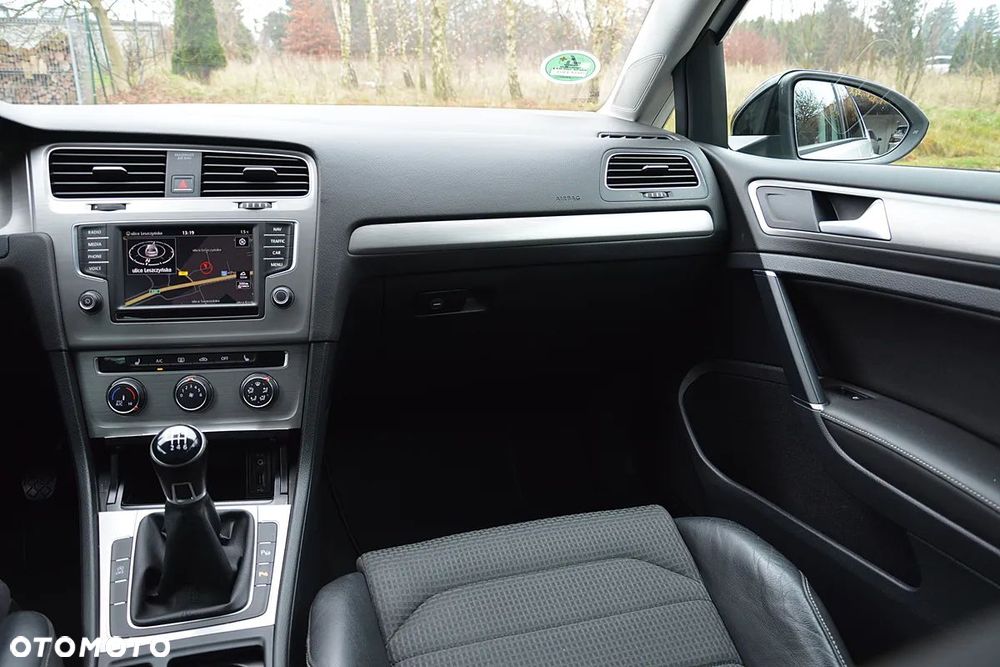Volkswagen Golf - 31
